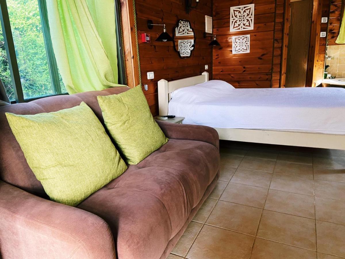 Julie'S Cabins Neot Golan Extérieur photo