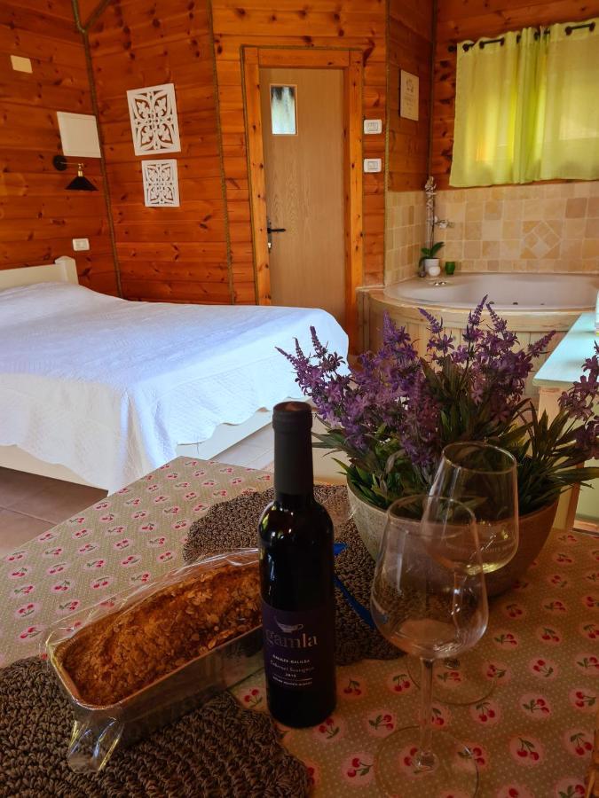 Julie'S Cabins Neot Golan Extérieur photo